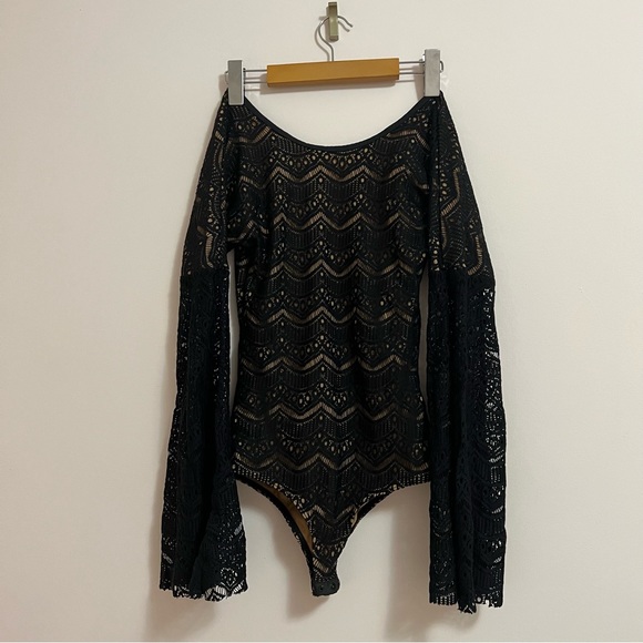 Lace bell sleeved bodysuit in black size US XS- M boutique- One teaspoon - Picture 2 of 11